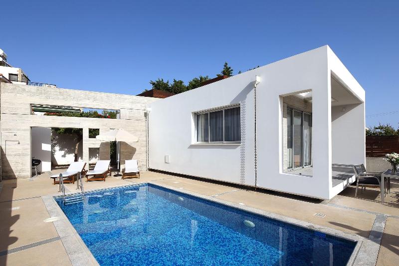 Paradise Cove Luxurious Beach Villas - Havuz