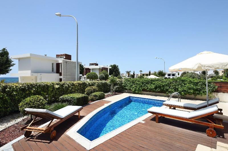 Paradise Cove Luxurious Beach Villas - Havuz