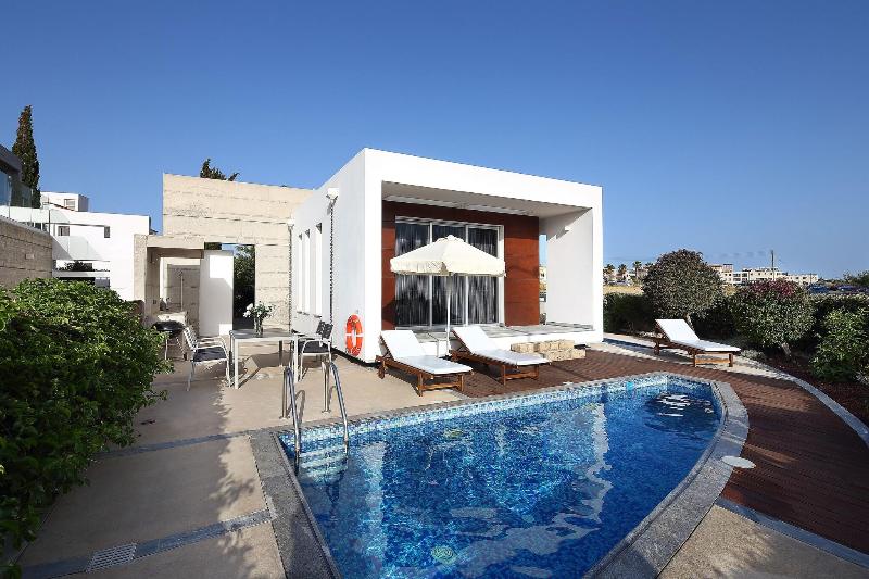 Paradise Cove Luxurious Beach Villas - Havuz
