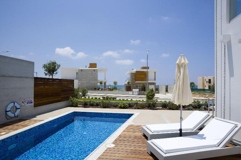 Paradise Cove Luxurious Beach Villas - Havuz