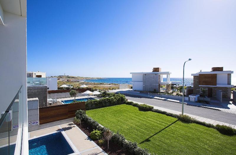 Paradise Cove Luxurious Beach Villas - Teras