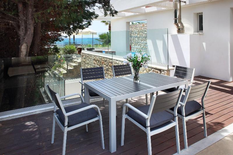 Paradise Cove Luxurious Beach Villas - Teras
