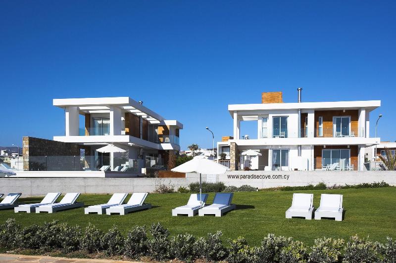 Paradise Cove Luxurious Beach Villas - Teras