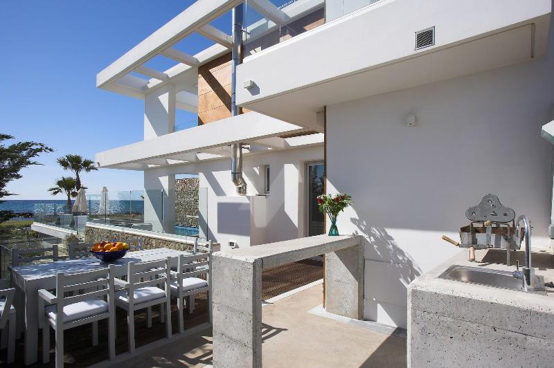 Paradise Cove Luxurious Beach Villas - Teras