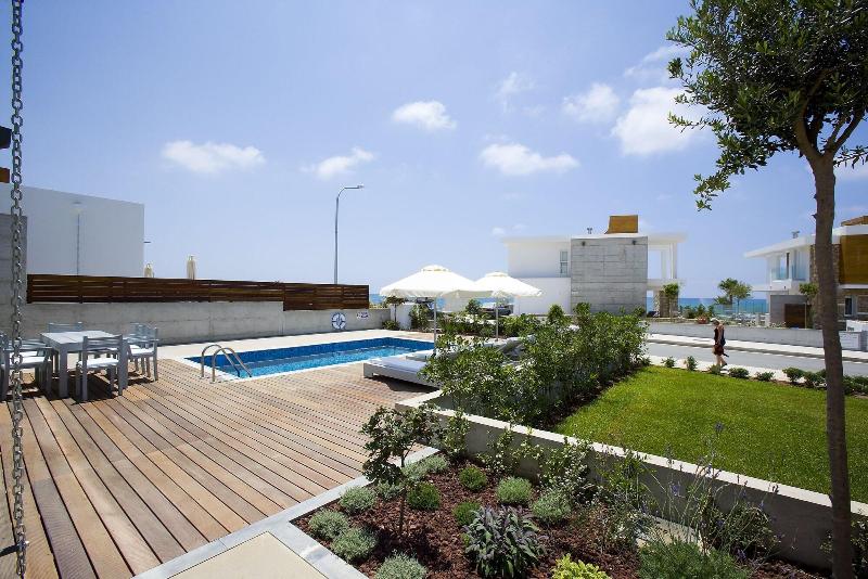 Paradise Cove Luxurious Beach Villas - Teras