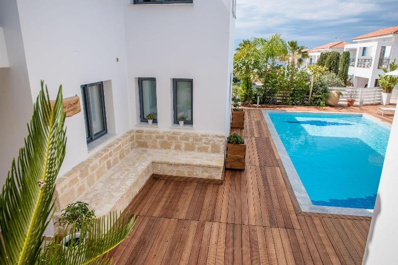 Julipapas Gardens - Genel