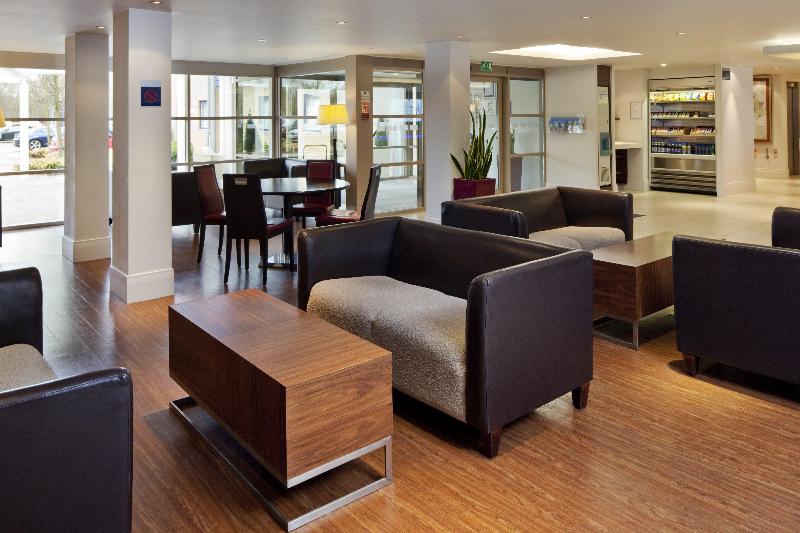 Holiday Inn Express Milton Keynes - Lobi