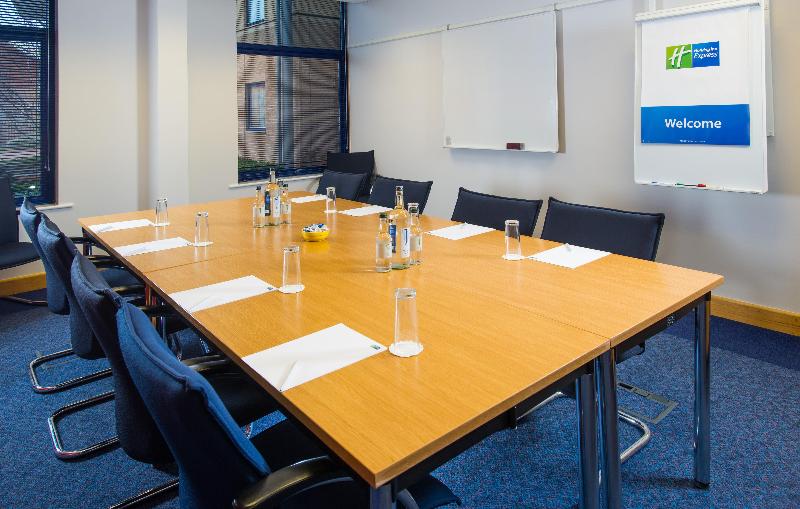 Holiday Inn Express Milton Keynes - Toplantı
