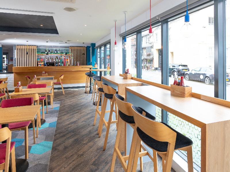 Holiday Inn Express Exeter - City Centre - Bar