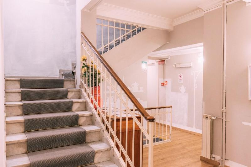 Tomato Backpackers Hotel - Lobi