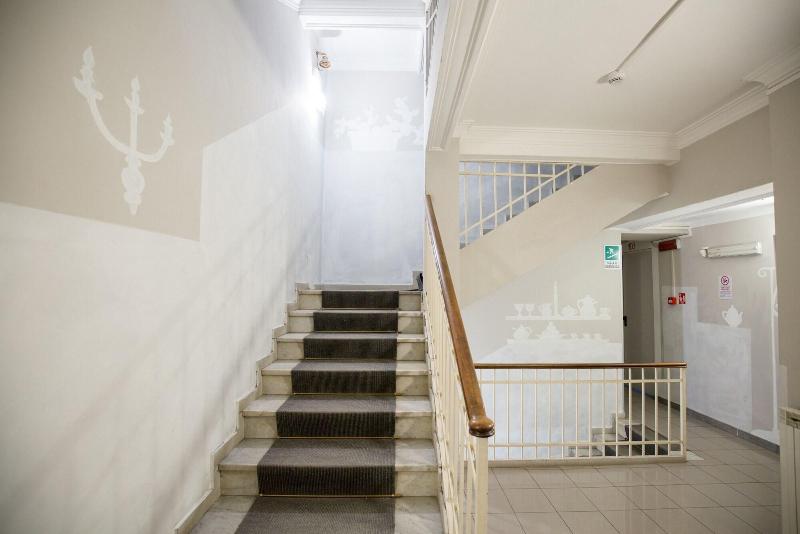 Tomato Backpackers Hotel - Lobi