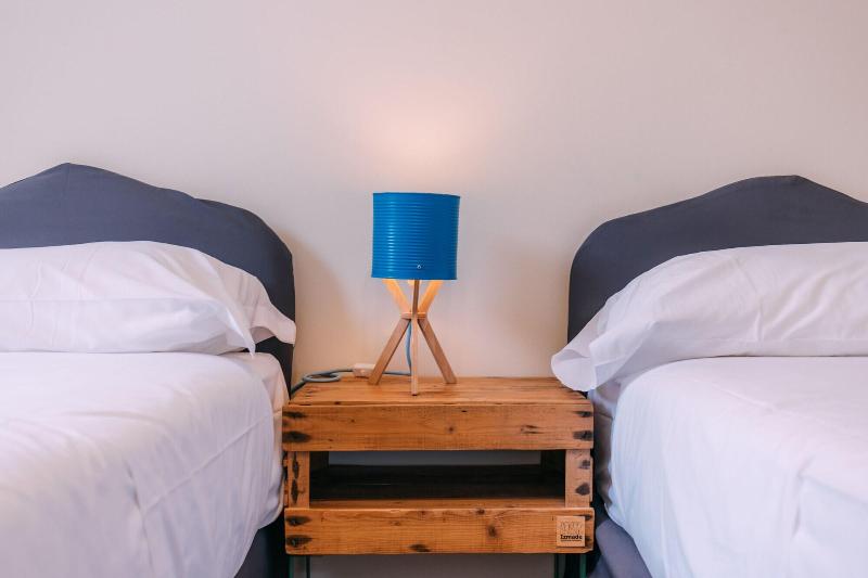 Tomato Backpackers Hotel - Oda