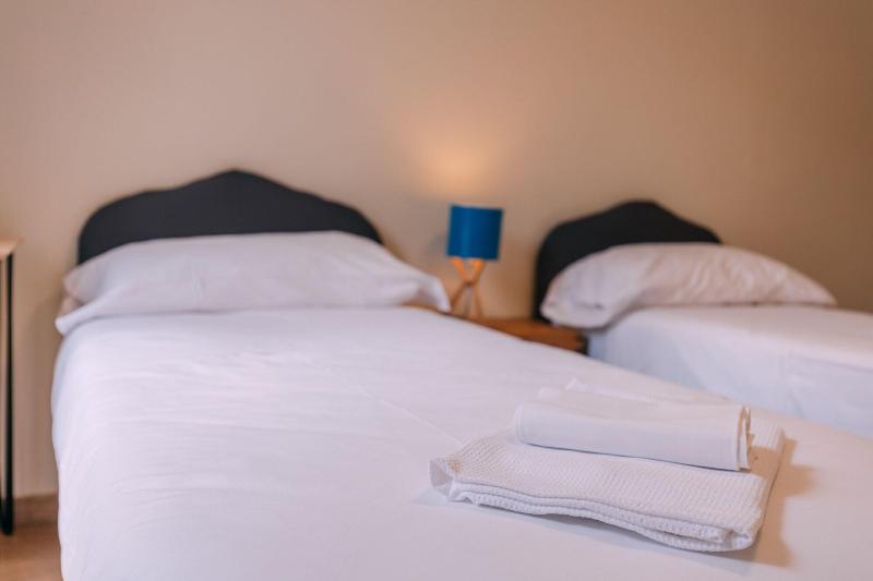 Tomato Backpackers Hotel - Oda