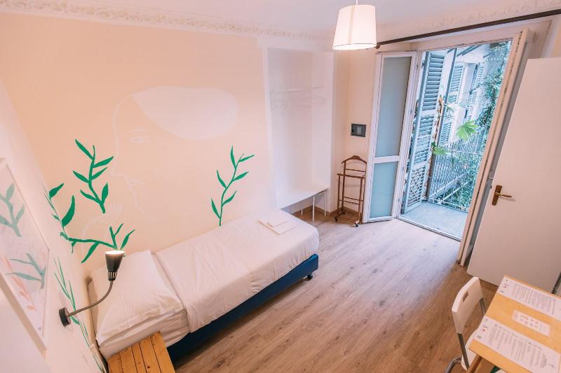 Tomato Backpackers Hotel - Oda