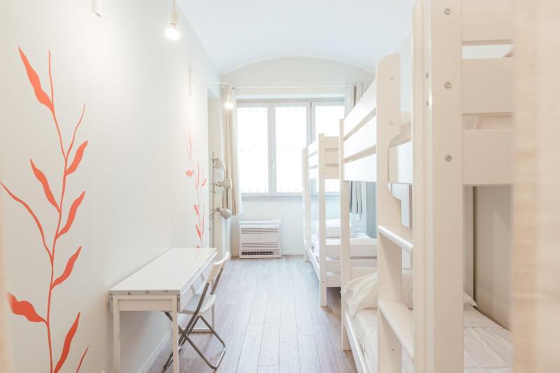 Tomato Backpackers Hotel - Oda