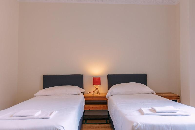 Tomato Backpackers Hotel - Oda