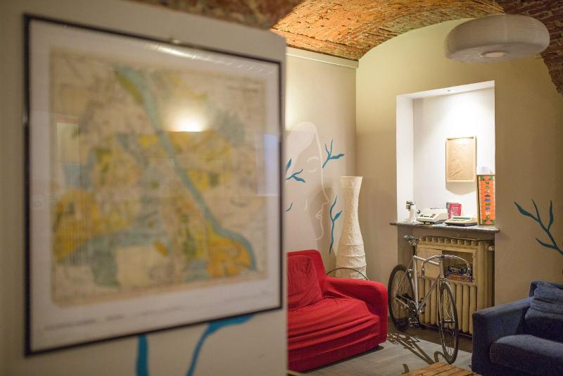 Tomato Backpackers Hotel - Oda