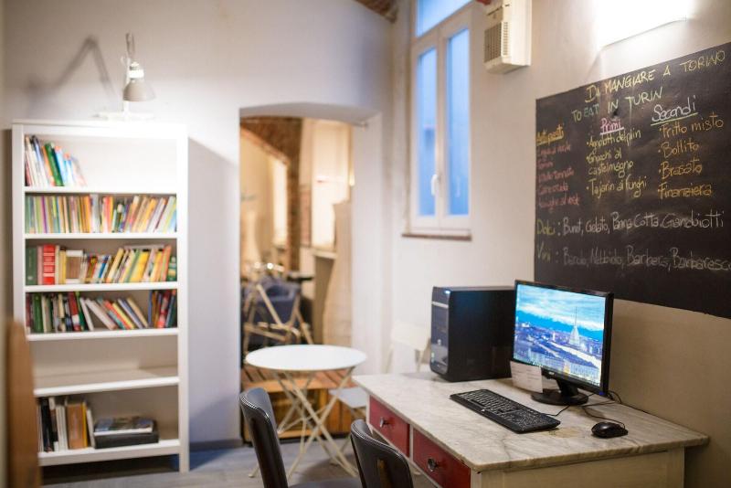 Tomato Backpackers Hotel - Oda
