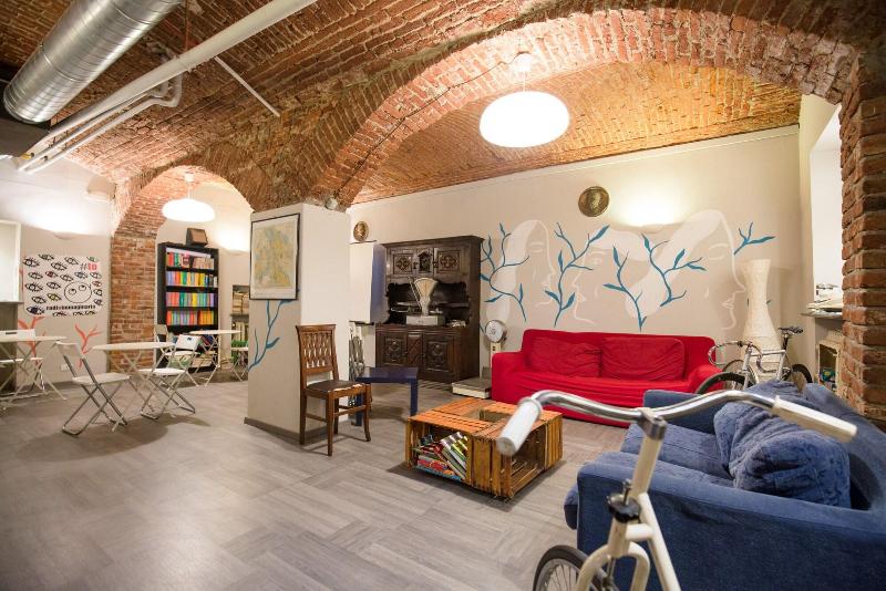 Tomato Backpackers Hotel - Oda