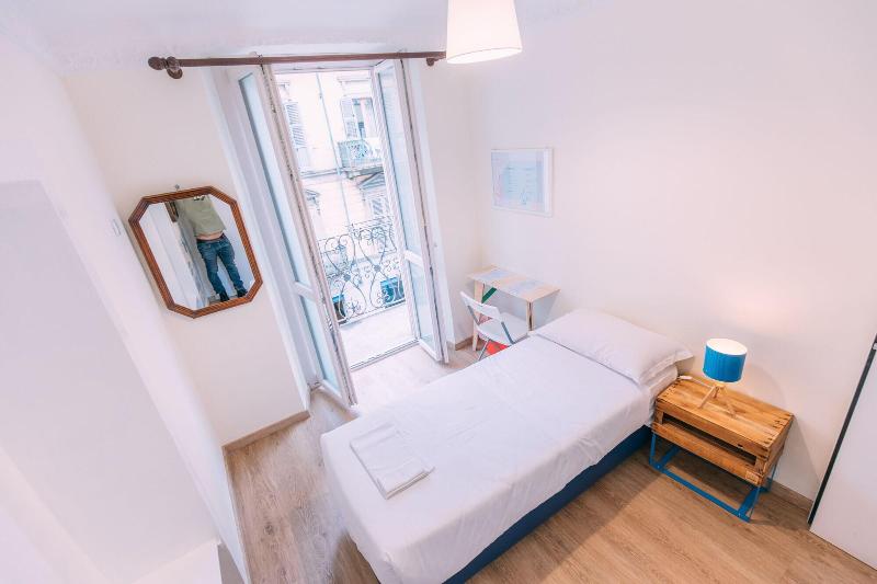 Tomato Backpackers Hotel - Oda