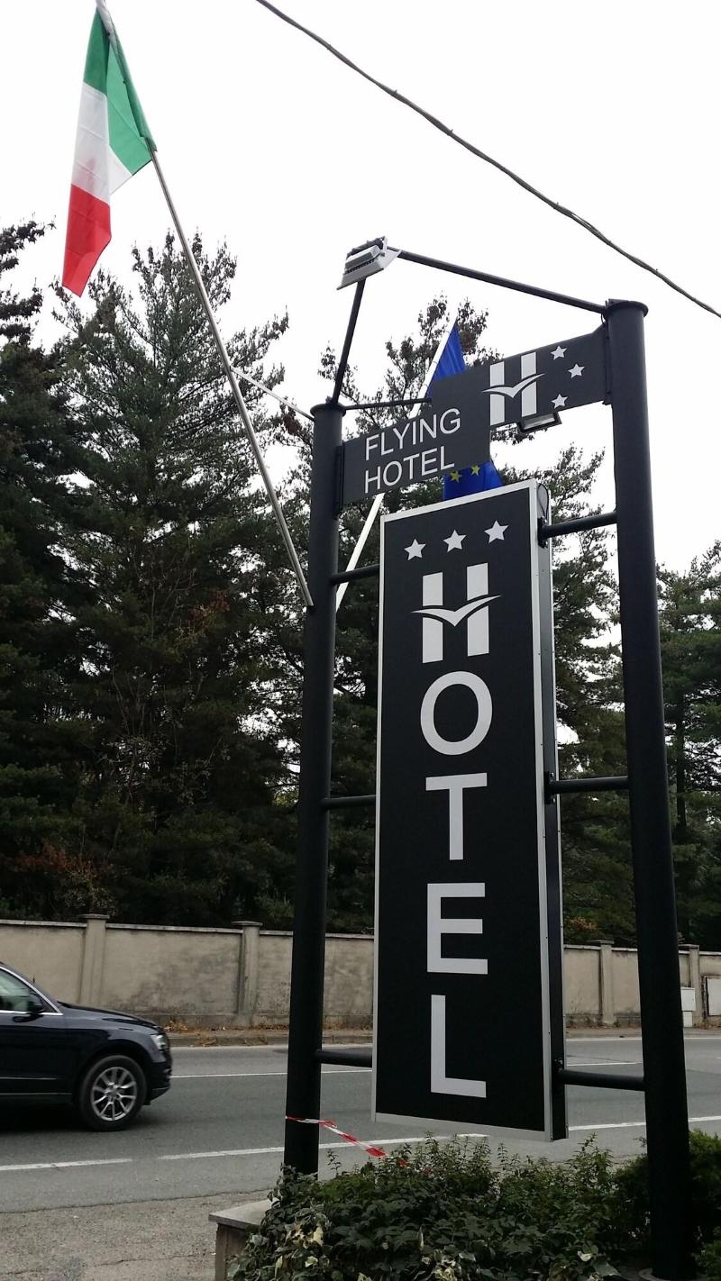 Flying Hotel - Genel