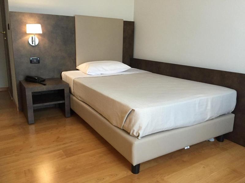 Jet Hotel - Oda
