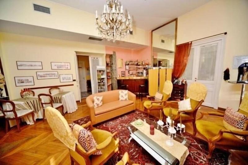 Hotel Petit Royal - Lobi