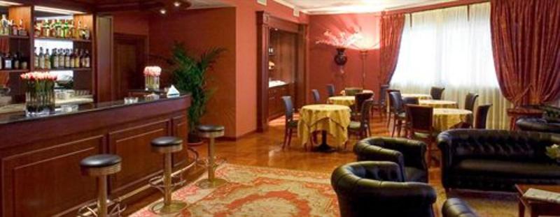 Maxim Hotel - Lobi