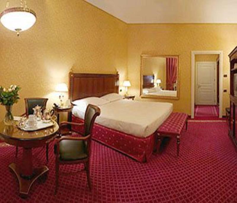 Maxim Hotel - Oda