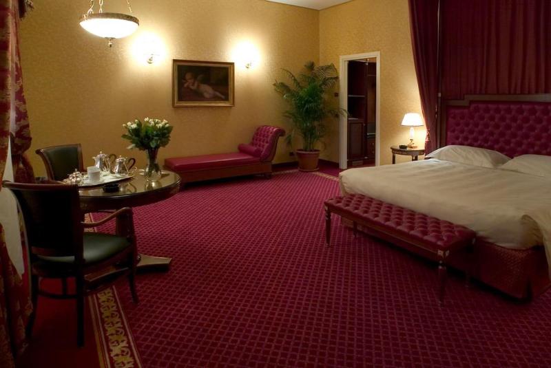 Maxim Hotel - Oda