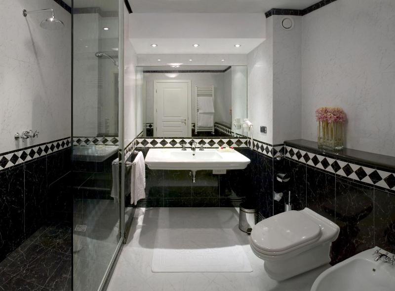 Maxim Hotel - Oda