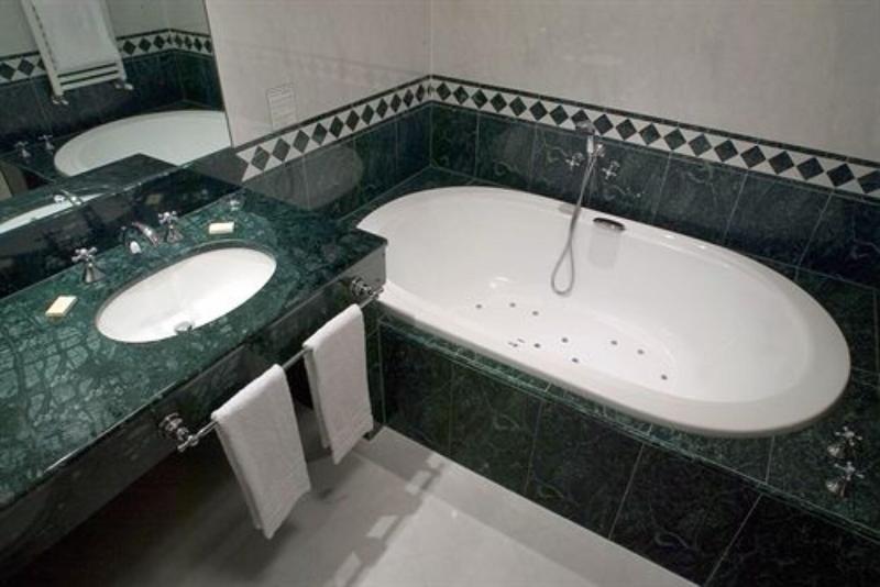 Maxim Hotel - Oda