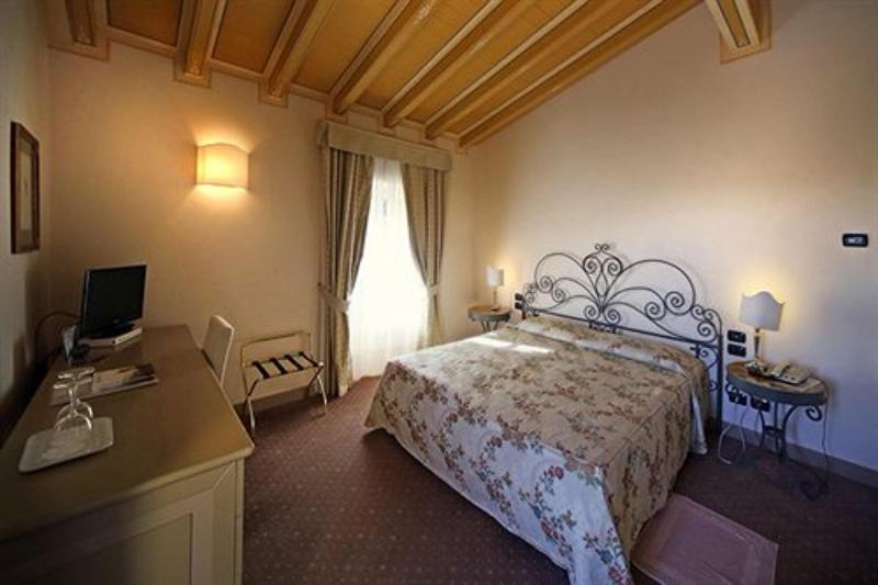 Romantik Hotel Relais Mirabella Iseo - Oda