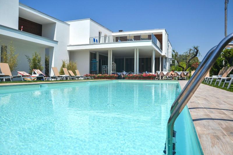 Hotel Maximilian - Havuz