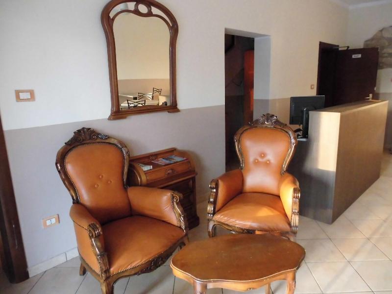 Hotel Benaco Bee Free - Lobi
