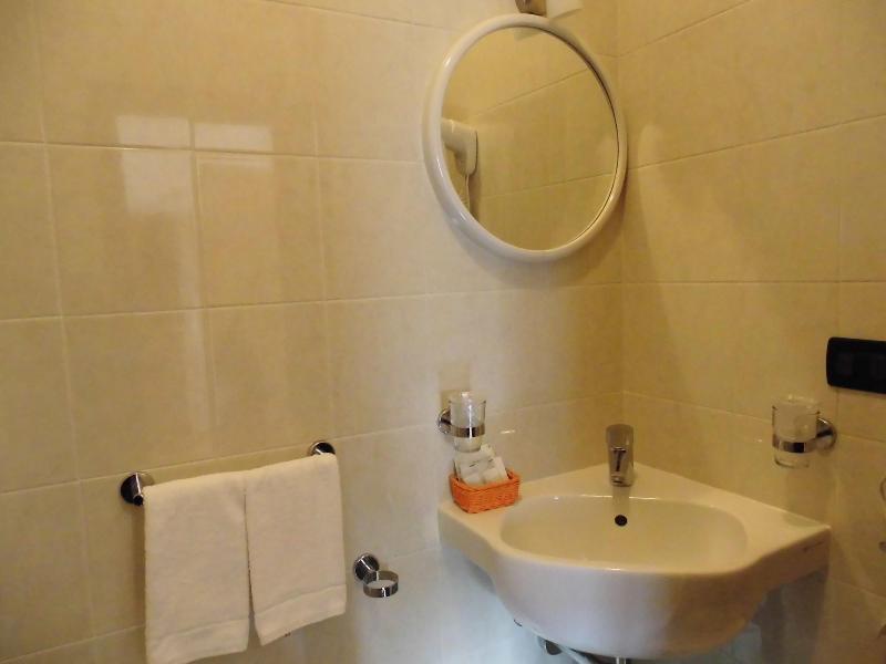 Hotel Benaco Bee Free - Oda