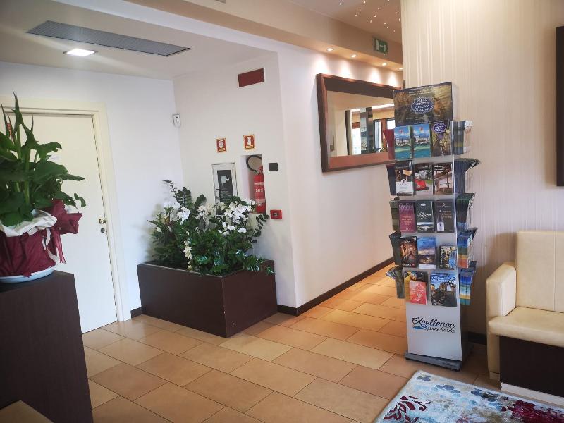Hotel Clarin 14 By Dori - Lobi