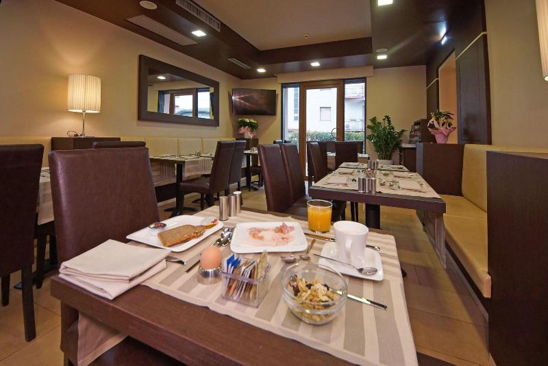 Hotel Clarin 14 By Dori - Restoran