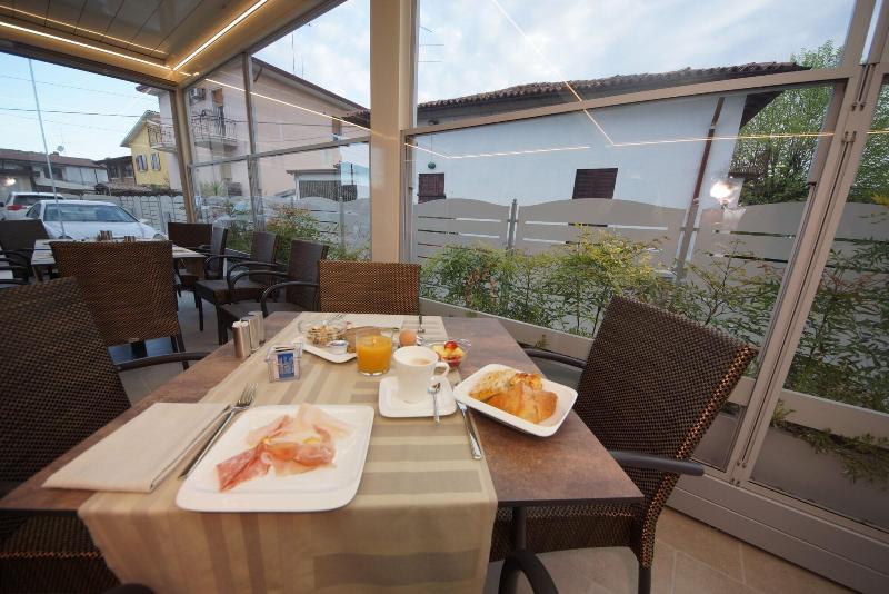 Hotel Clarin 14 By Dori - Restoran