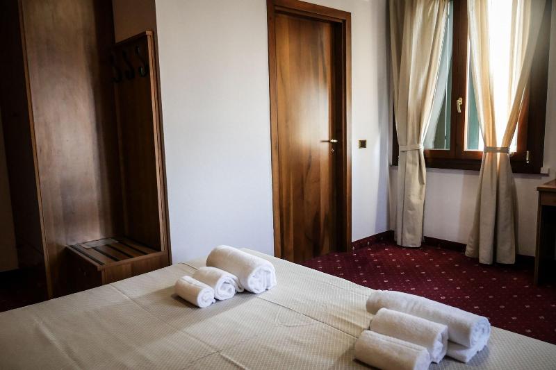 Villanova Hotel - Oda