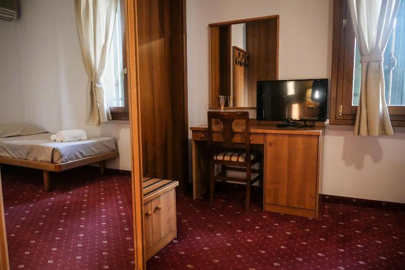 Villanova Hotel - Oda