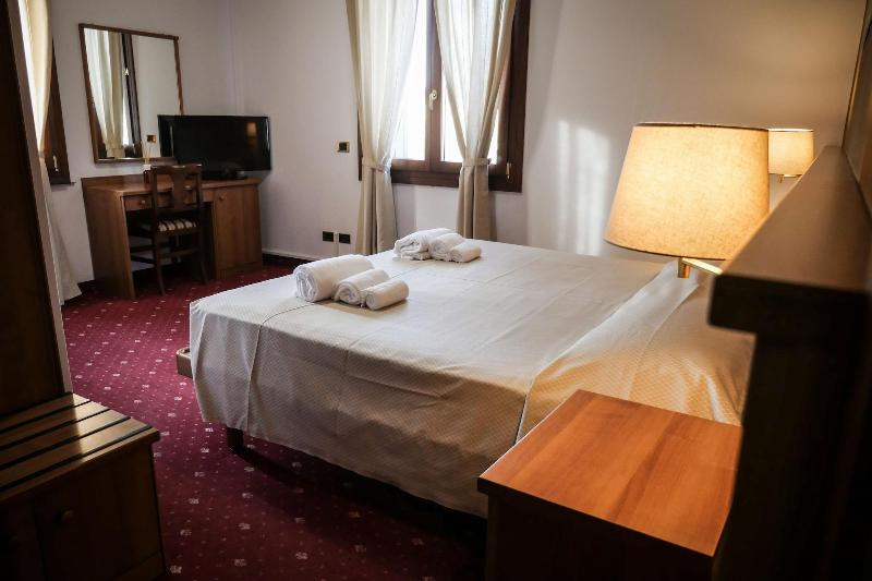 Villanova Hotel - Oda