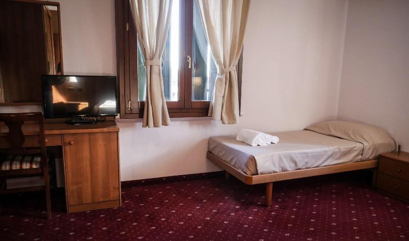 Villanova Hotel - Oda