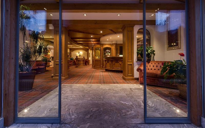 Alpine Charme & Wellness Hotel Europeo - Lobi