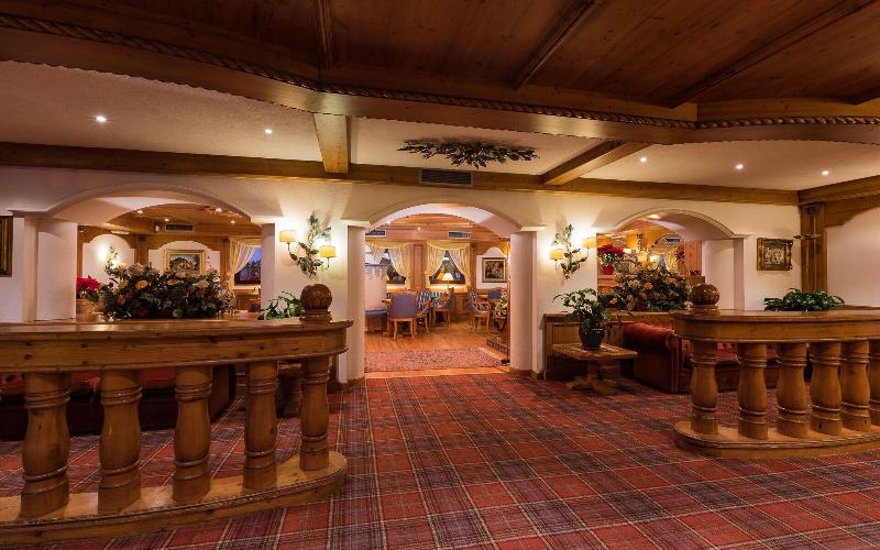 Alpine Charme & Wellness Hotel Europeo - Lobi