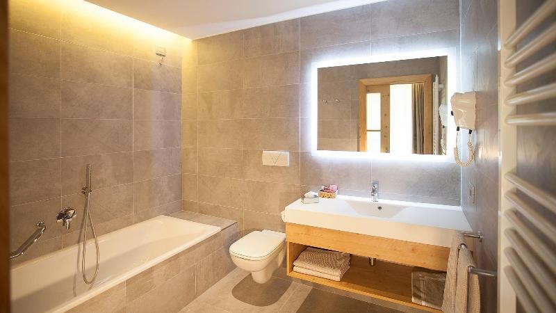 Alpine Charme & Wellness Hotel Europeo - Oda