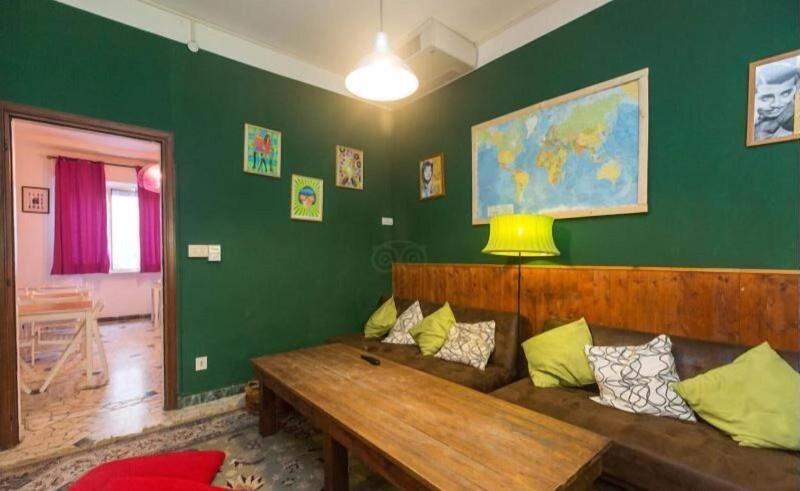 Sunflower City Youth Hotel - Oda