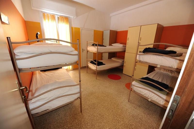Sunflower City Youth Hotel - Oda