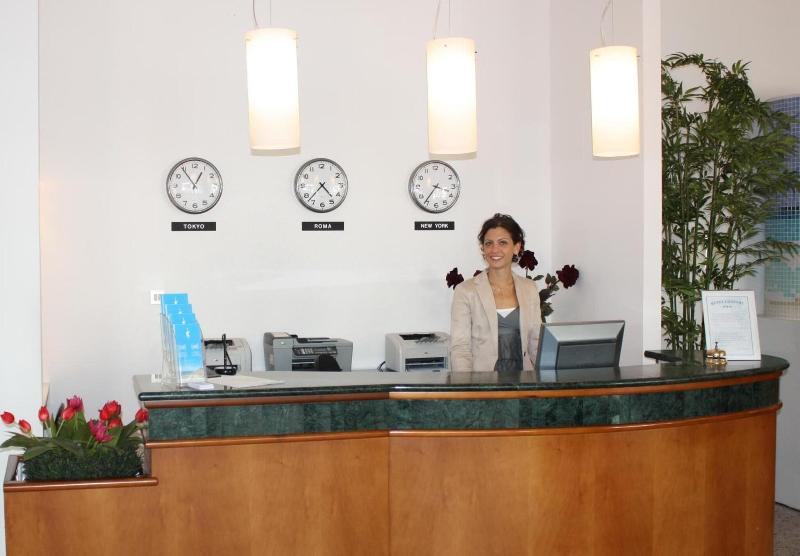 Hotel Confort - Lobi