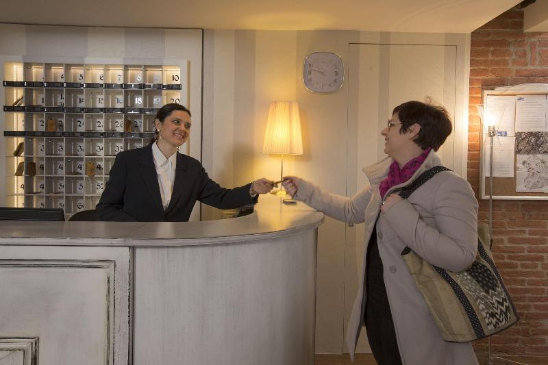 Hotel Alma Domus - Lobi